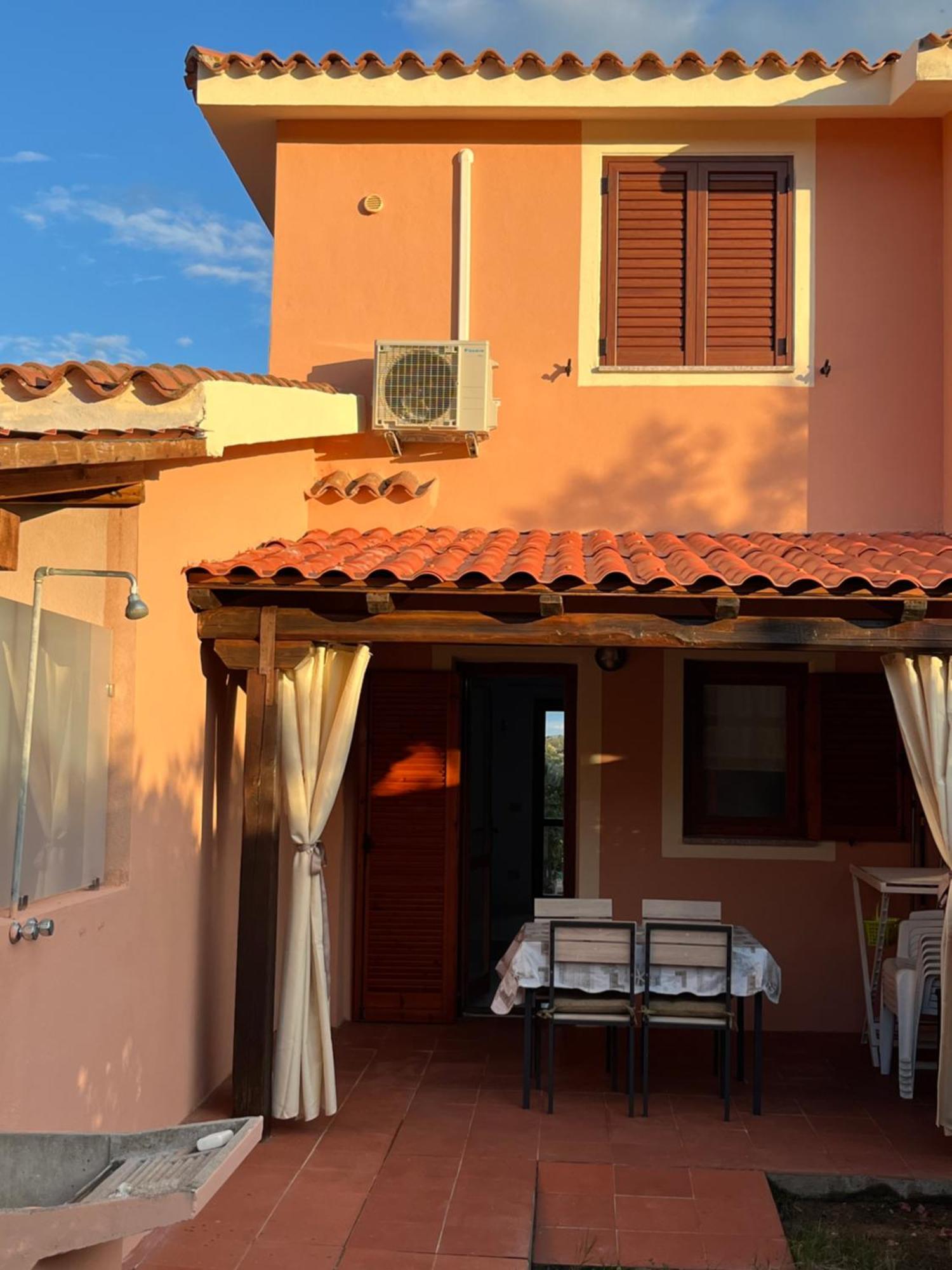 Casa Sviluppata Su Due Piani Con Doppia Veranda E Parcheggio Privato 산테오도로 외부 사진