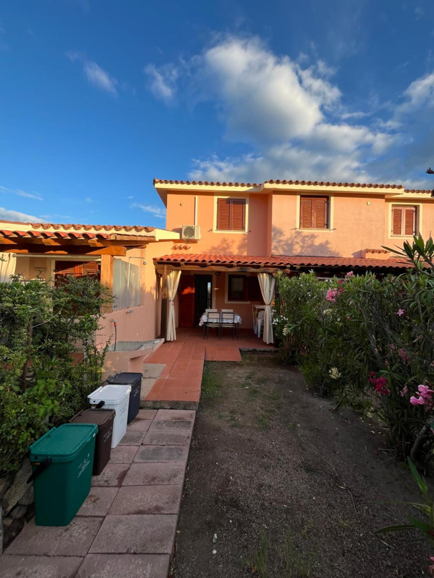 Casa Sviluppata Su Due Piani Con Doppia Veranda E Parcheggio Privato 산테오도로 외부 사진