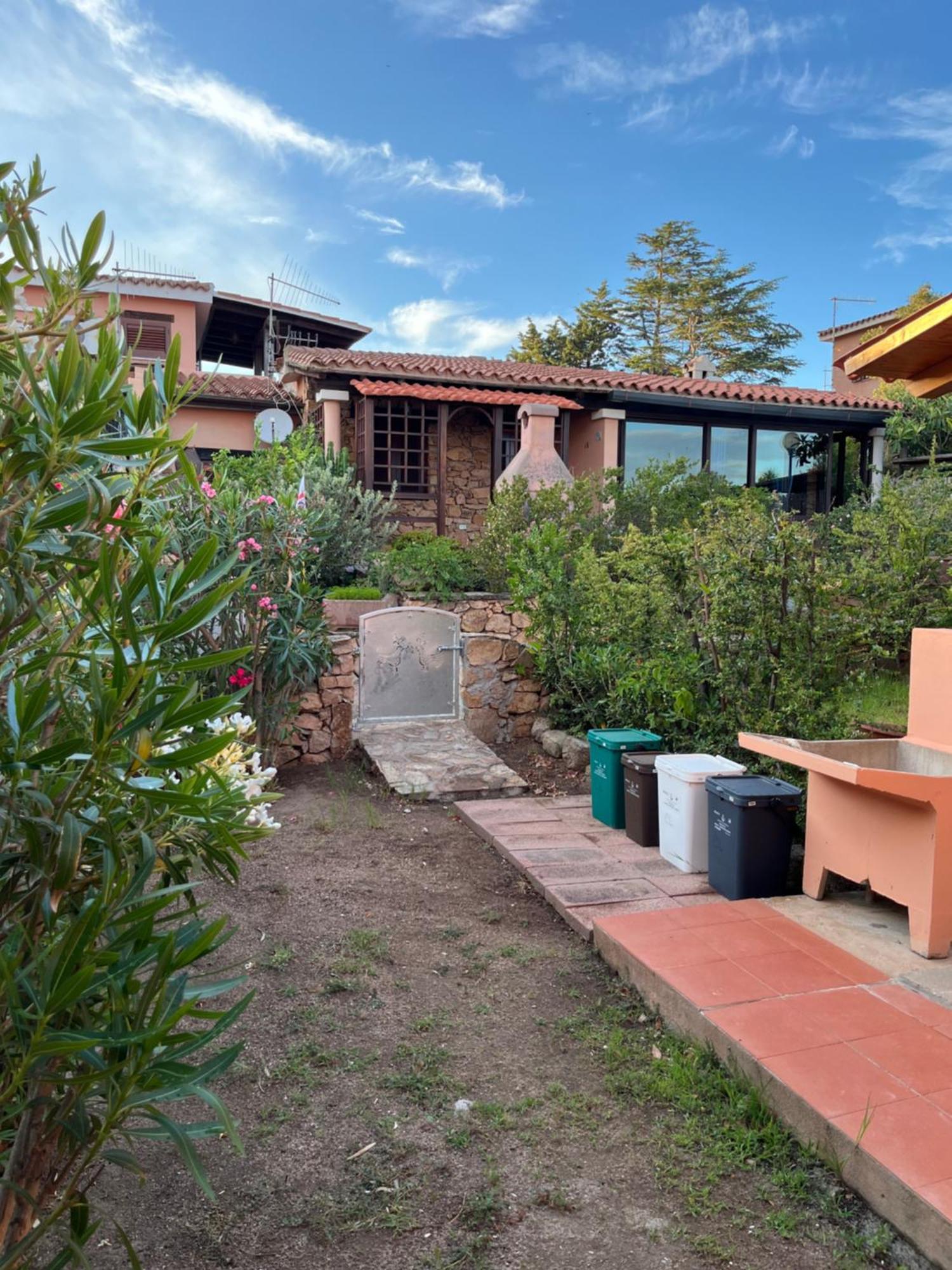 Casa Sviluppata Su Due Piani Con Doppia Veranda E Parcheggio Privato 산테오도로 외부 사진