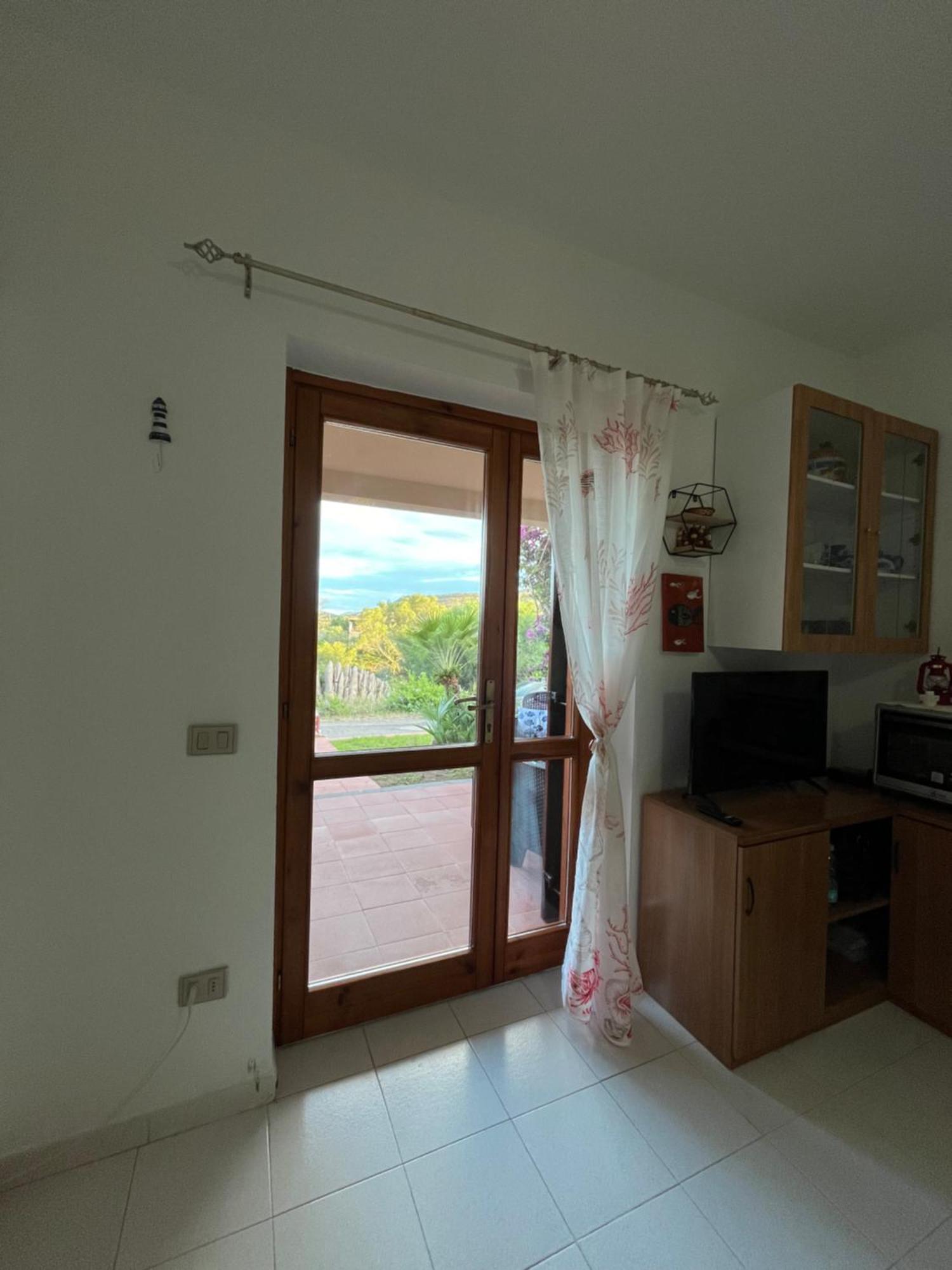Casa Sviluppata Su Due Piani Con Doppia Veranda E Parcheggio Privato 산테오도로 외부 사진