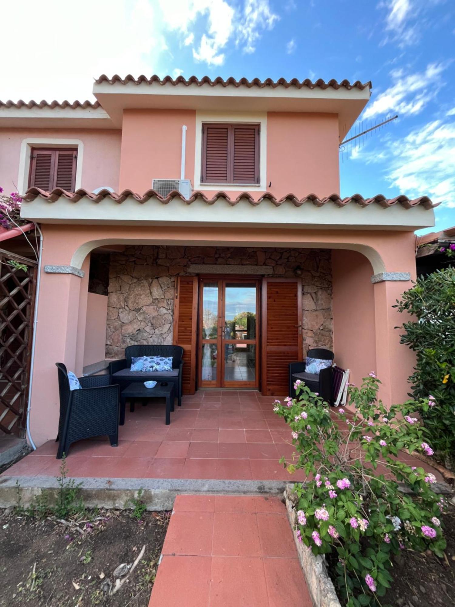 Casa Sviluppata Su Due Piani Con Doppia Veranda E Parcheggio Privato 산테오도로 외부 사진