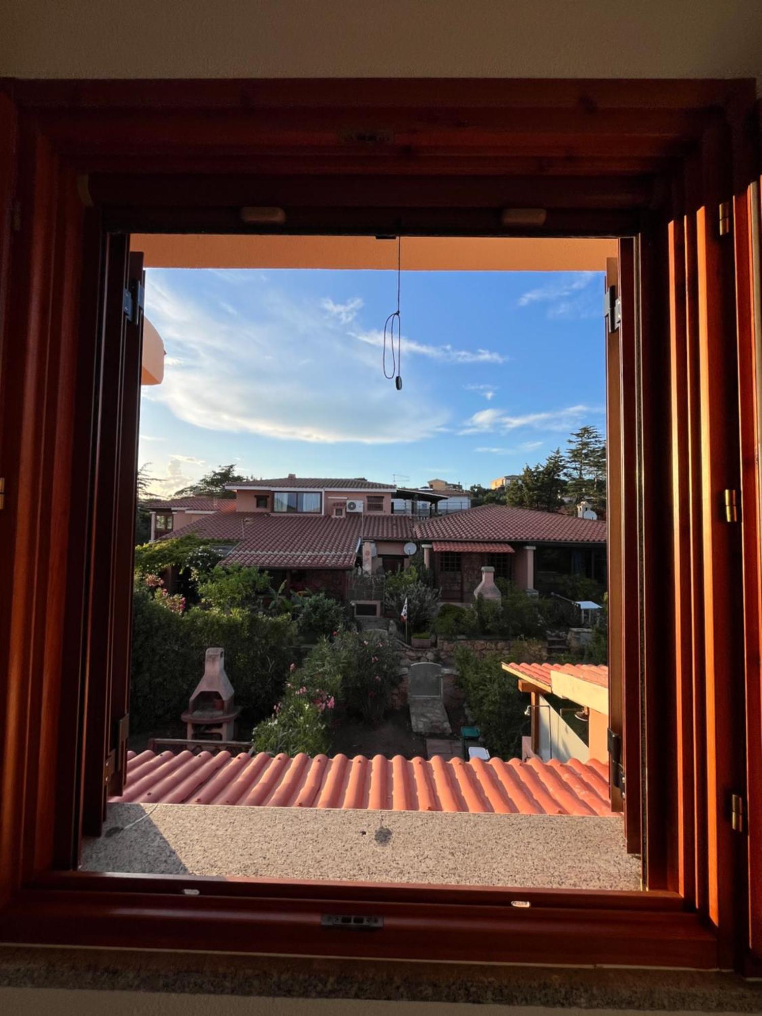Casa Sviluppata Su Due Piani Con Doppia Veranda E Parcheggio Privato 산테오도로 외부 사진