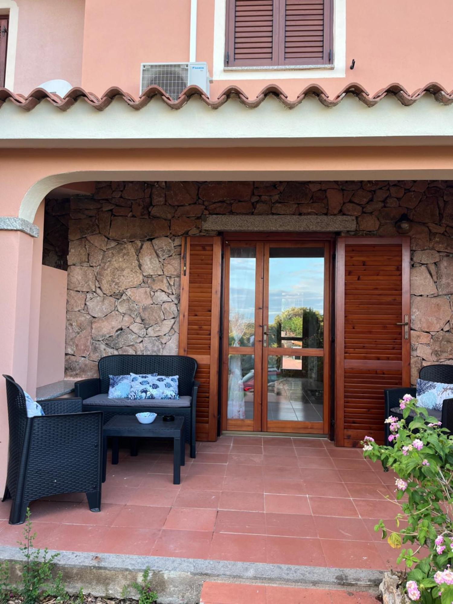 Casa Sviluppata Su Due Piani Con Doppia Veranda E Parcheggio Privato 산테오도로 외부 사진