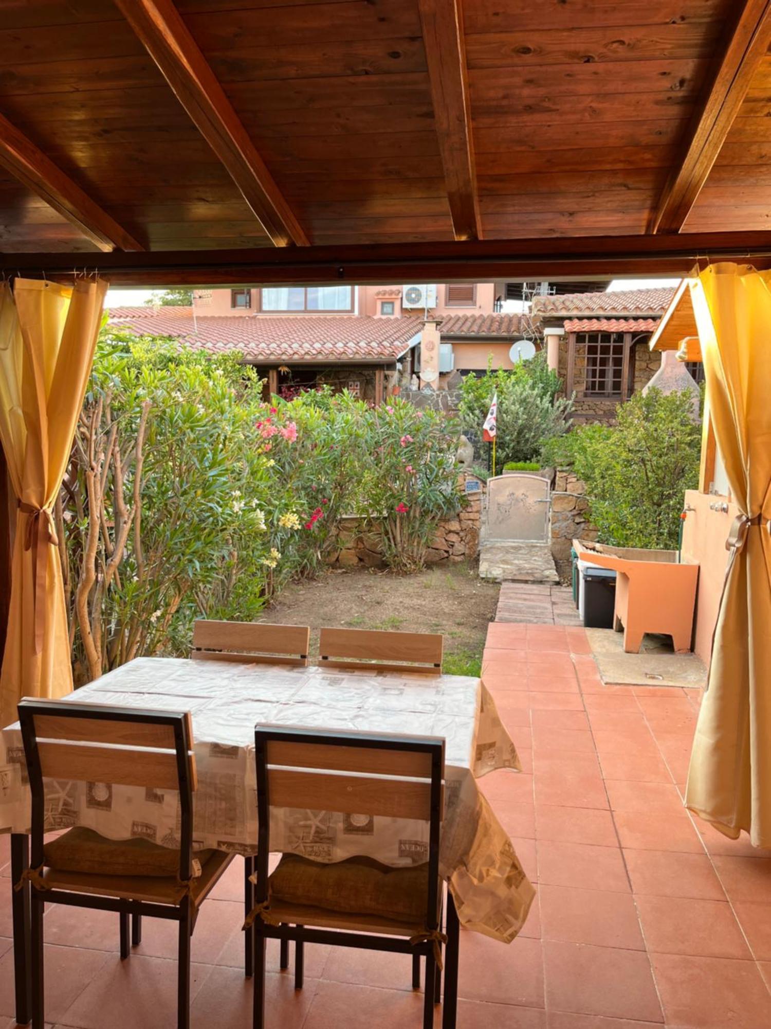 Casa Sviluppata Su Due Piani Con Doppia Veranda E Parcheggio Privato 산테오도로 외부 사진