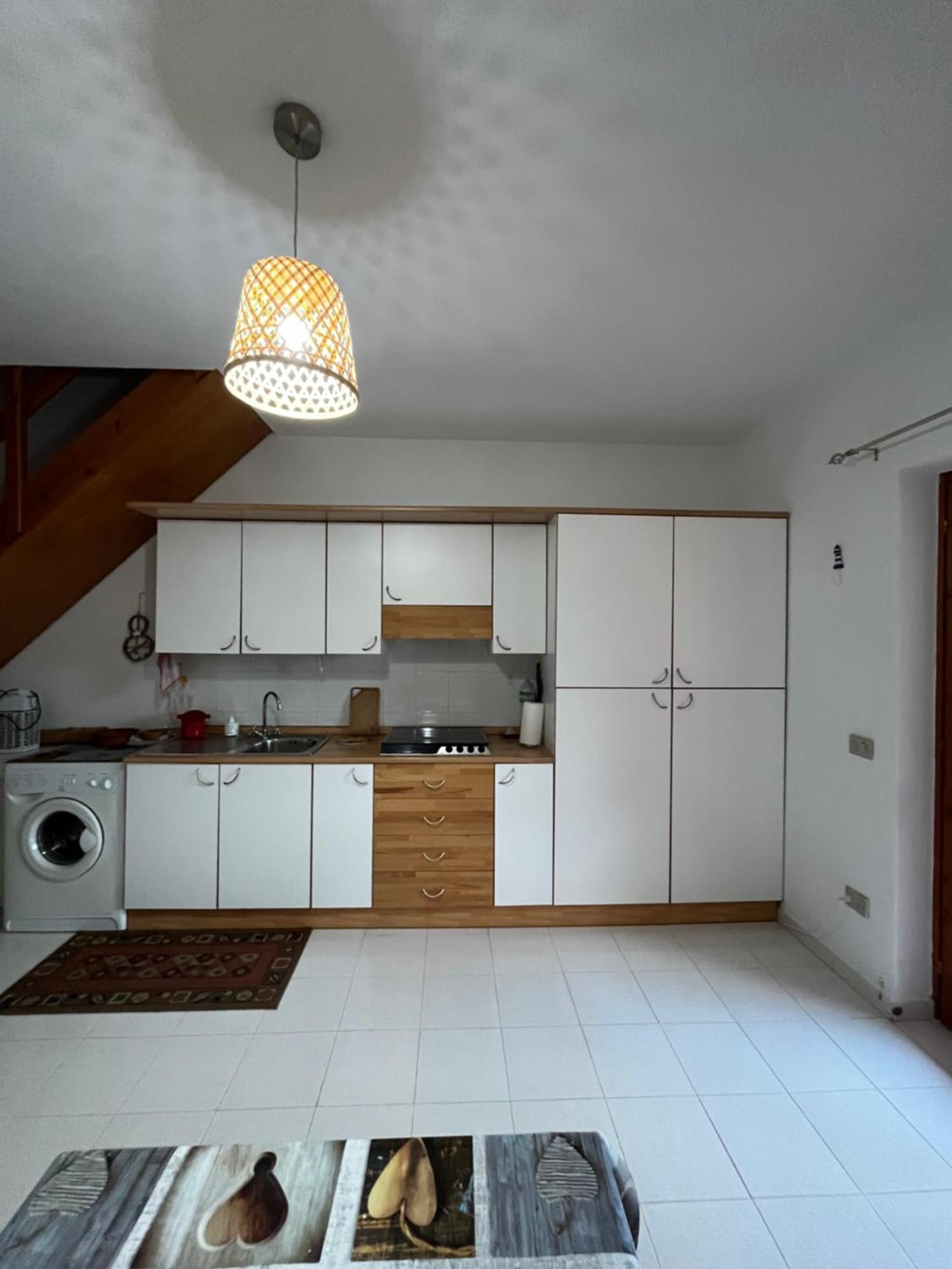 Casa Sviluppata Su Due Piani Con Doppia Veranda E Parcheggio Privato 산테오도로 외부 사진