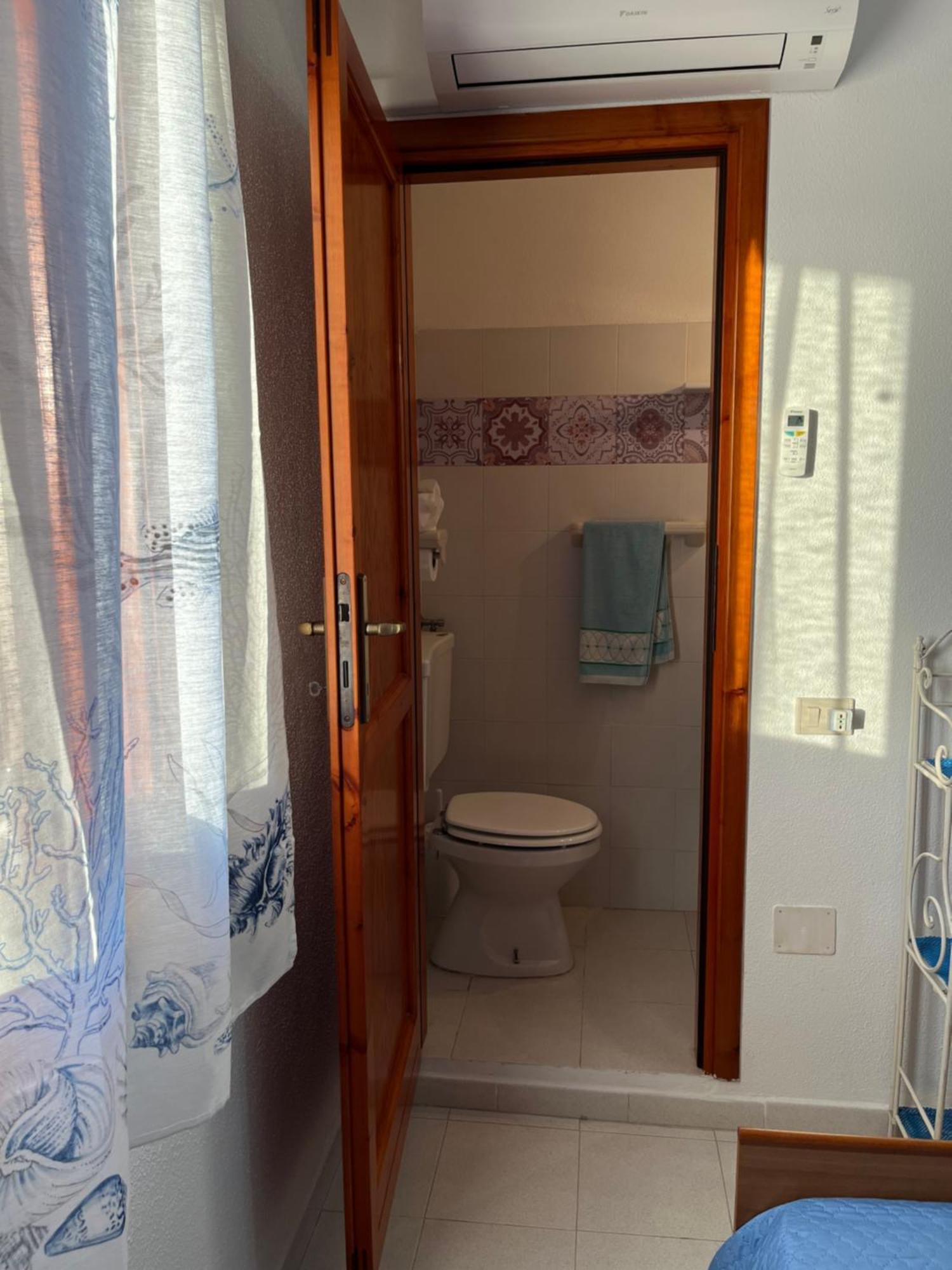 Casa Sviluppata Su Due Piani Con Doppia Veranda E Parcheggio Privato 산테오도로 외부 사진
