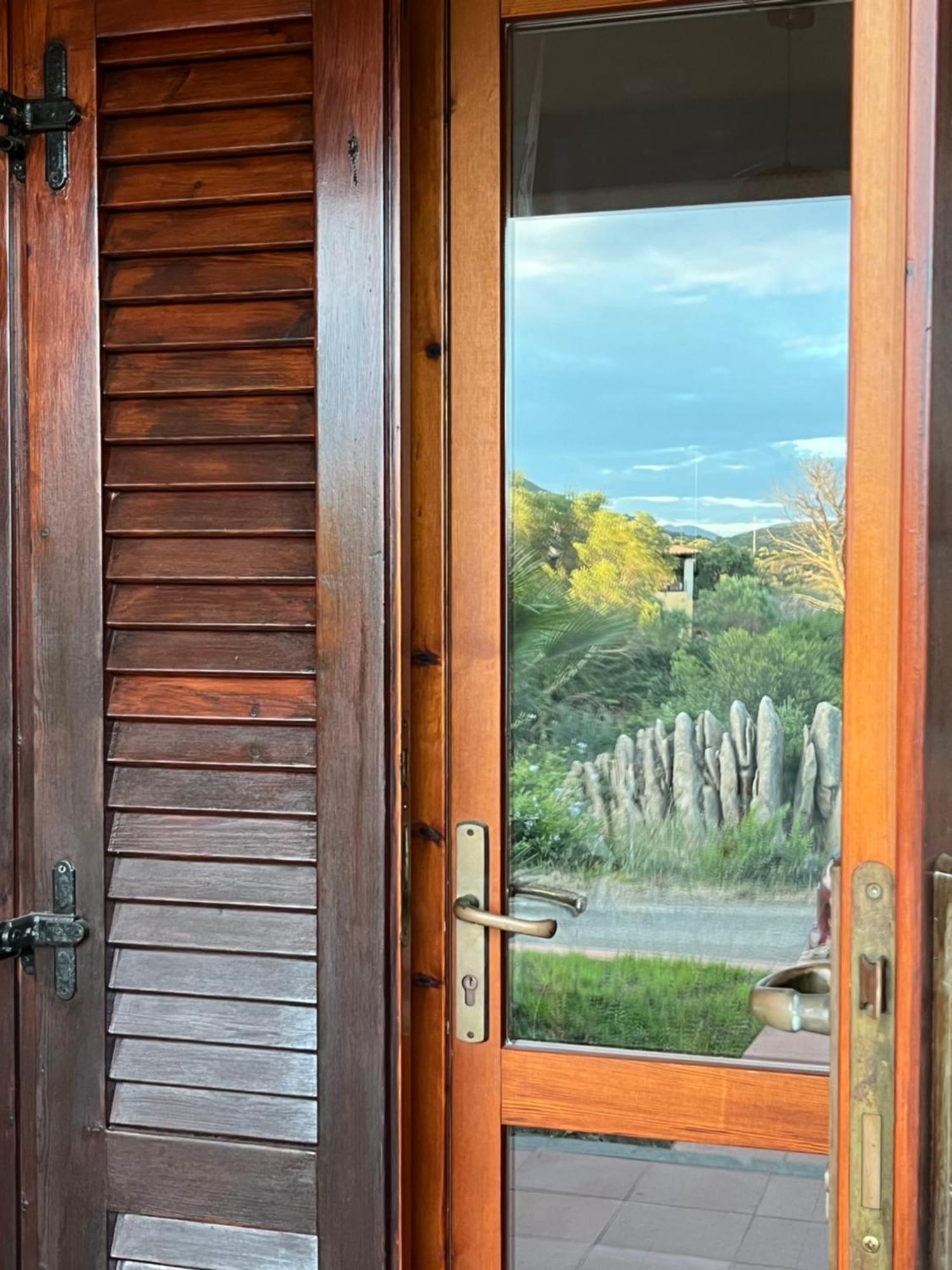 Casa Sviluppata Su Due Piani Con Doppia Veranda E Parcheggio Privato 산테오도로 외부 사진