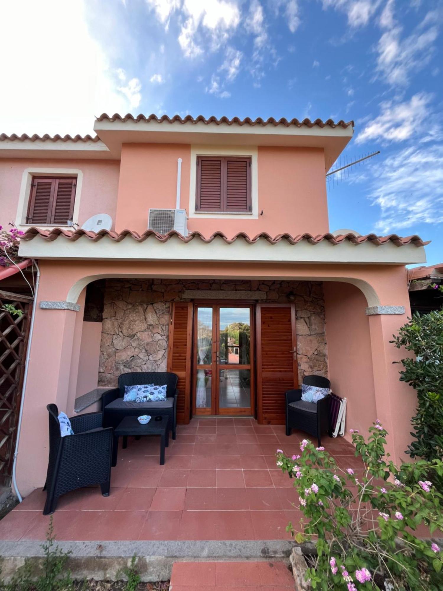 Casa Sviluppata Su Due Piani Con Doppia Veranda E Parcheggio Privato 산테오도로 외부 사진