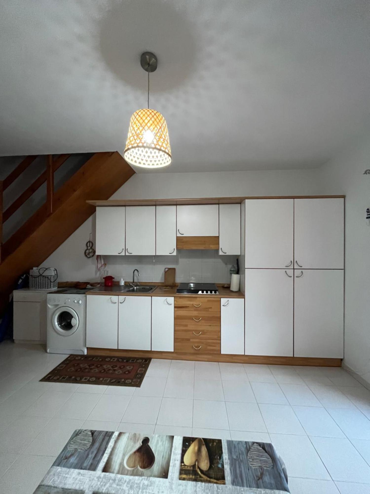 Casa Sviluppata Su Due Piani Con Doppia Veranda E Parcheggio Privato 산테오도로 외부 사진
