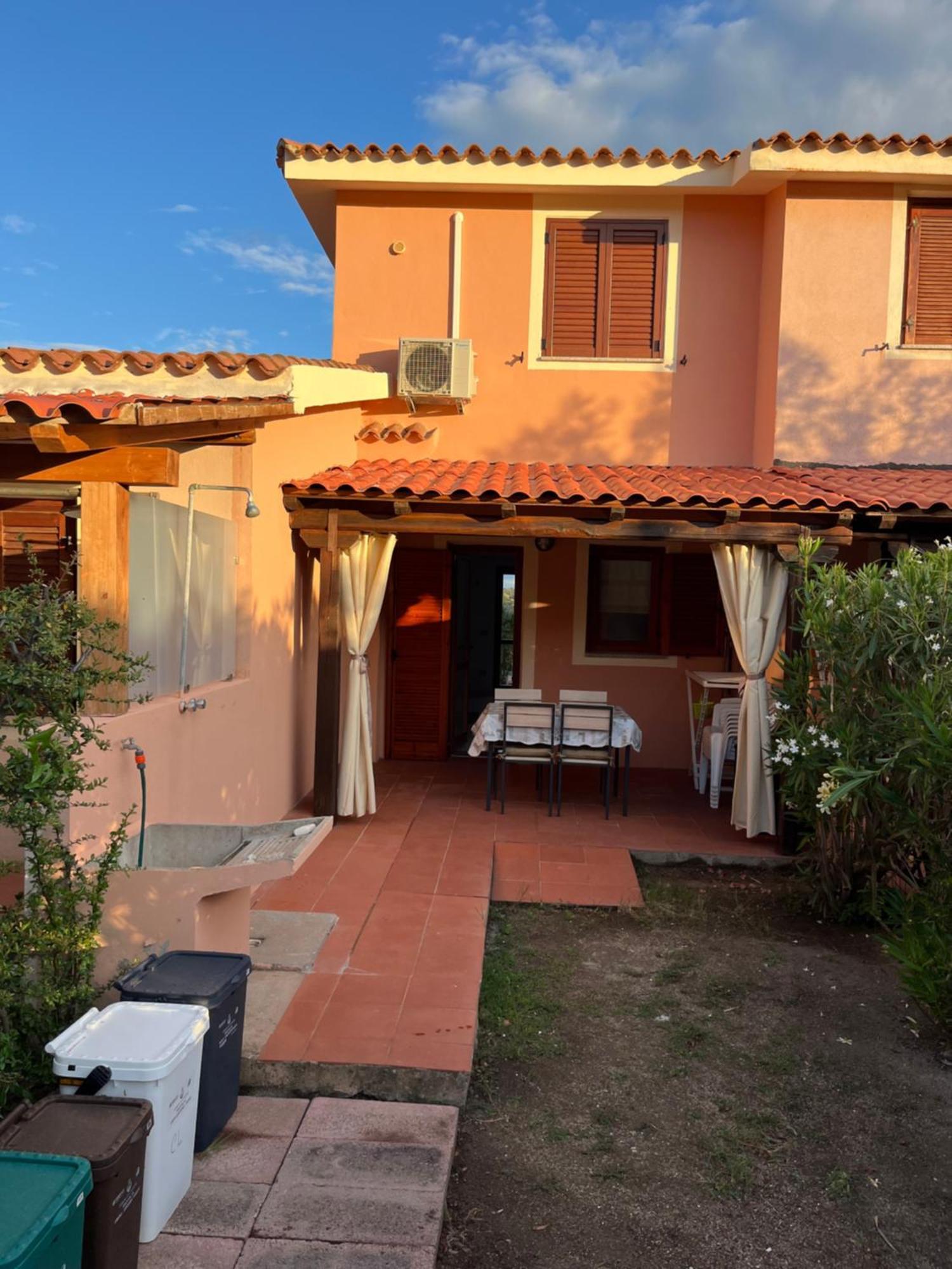Casa Sviluppata Su Due Piani Con Doppia Veranda E Parcheggio Privato 산테오도로 외부 사진