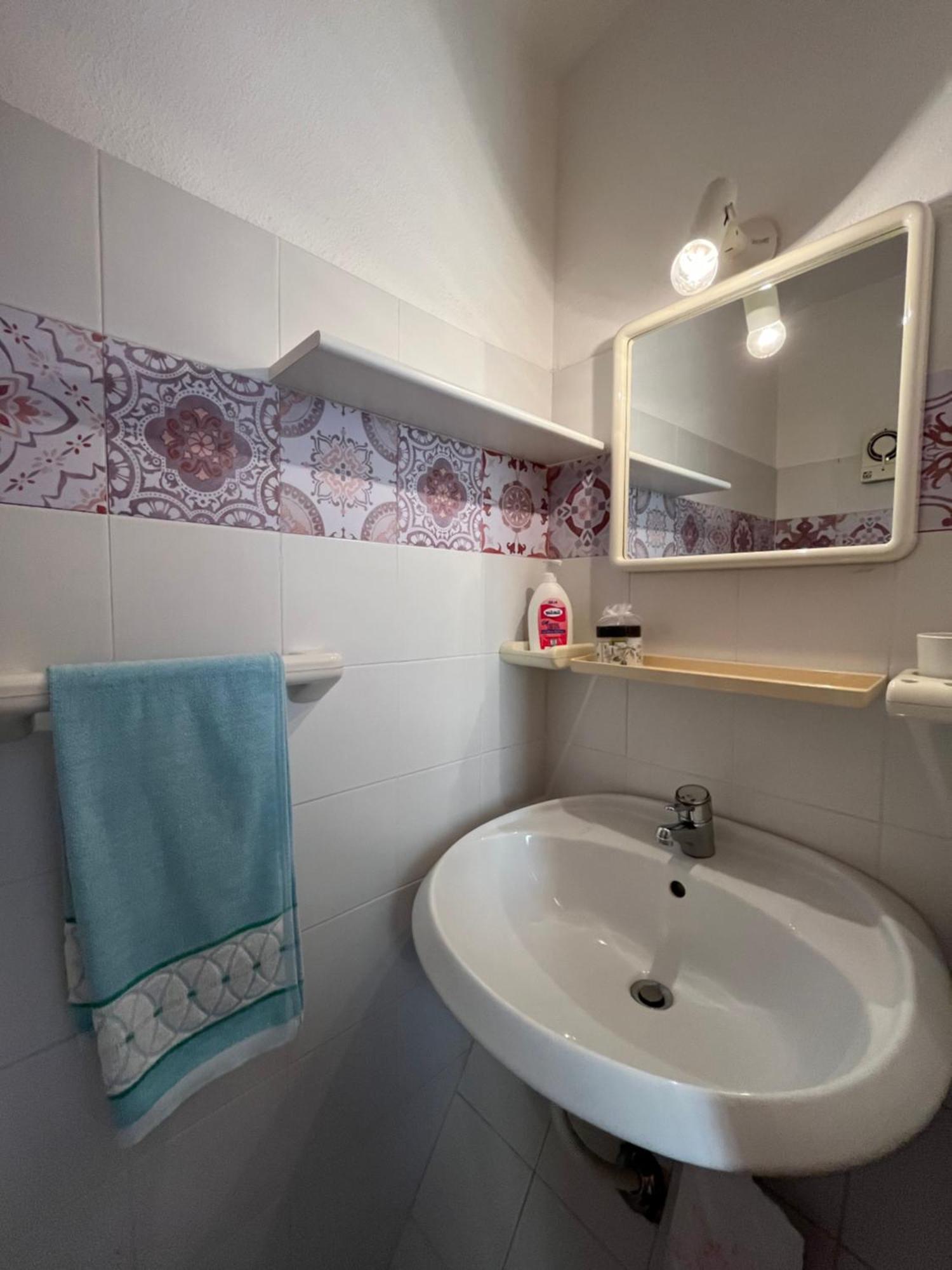 Casa Sviluppata Su Due Piani Con Doppia Veranda E Parcheggio Privato 산테오도로 외부 사진