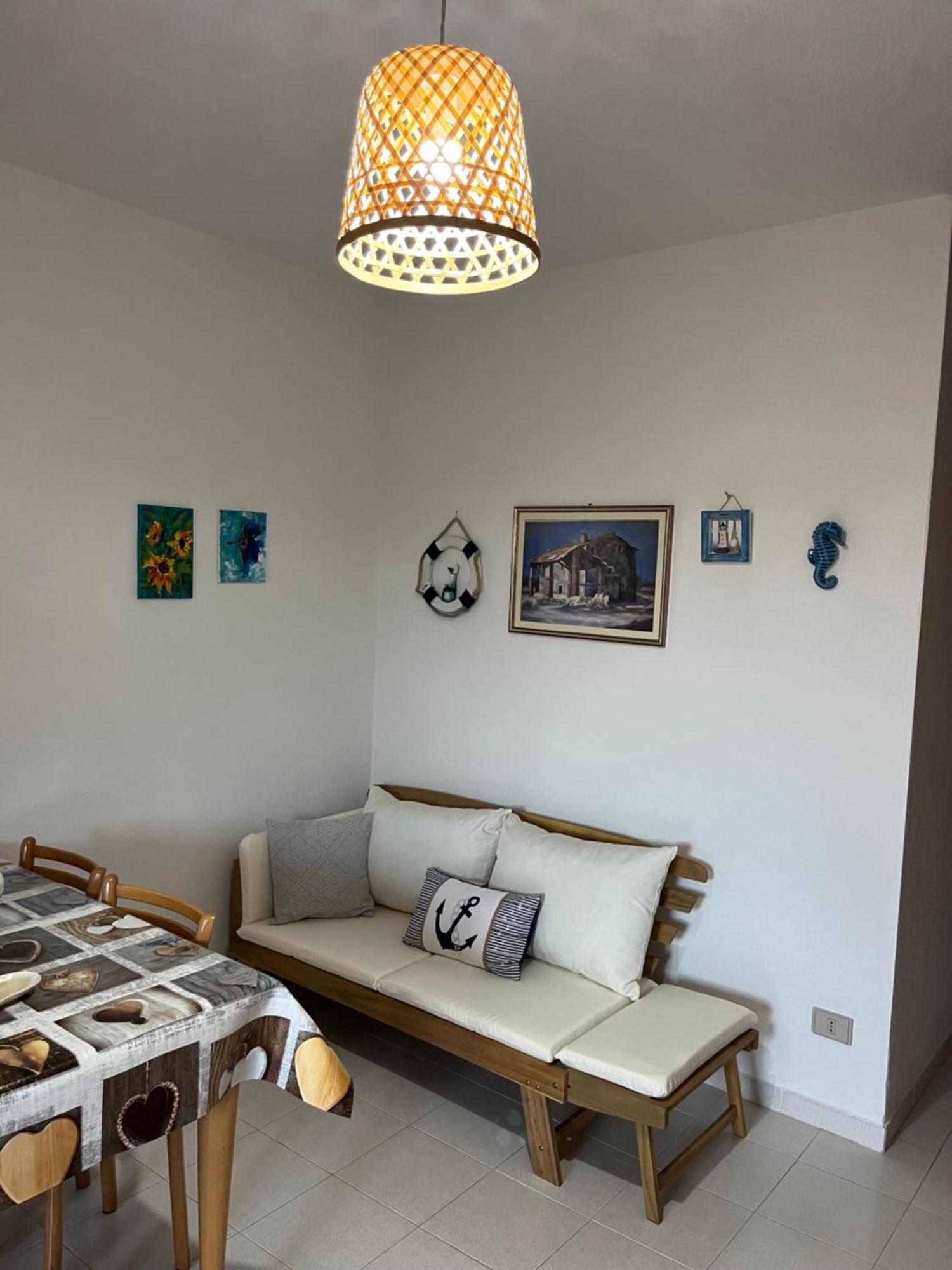 Casa Sviluppata Su Due Piani Con Doppia Veranda E Parcheggio Privato 산테오도로 외부 사진