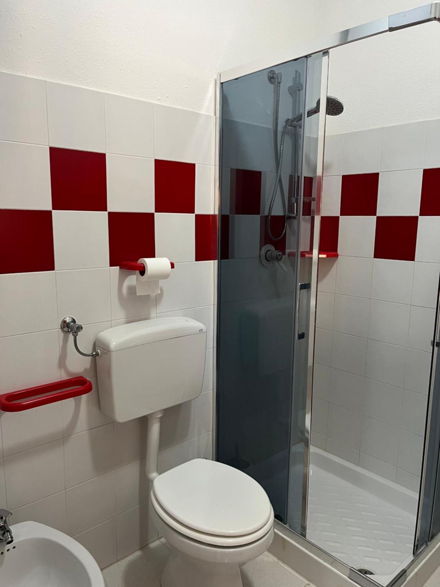 Casa Sviluppata Su Due Piani Con Doppia Veranda E Parcheggio Privato 산테오도로 외부 사진