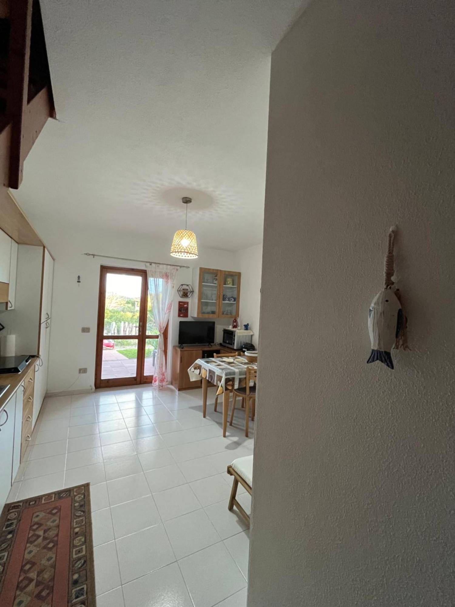 Casa Sviluppata Su Due Piani Con Doppia Veranda E Parcheggio Privato 산테오도로 외부 사진