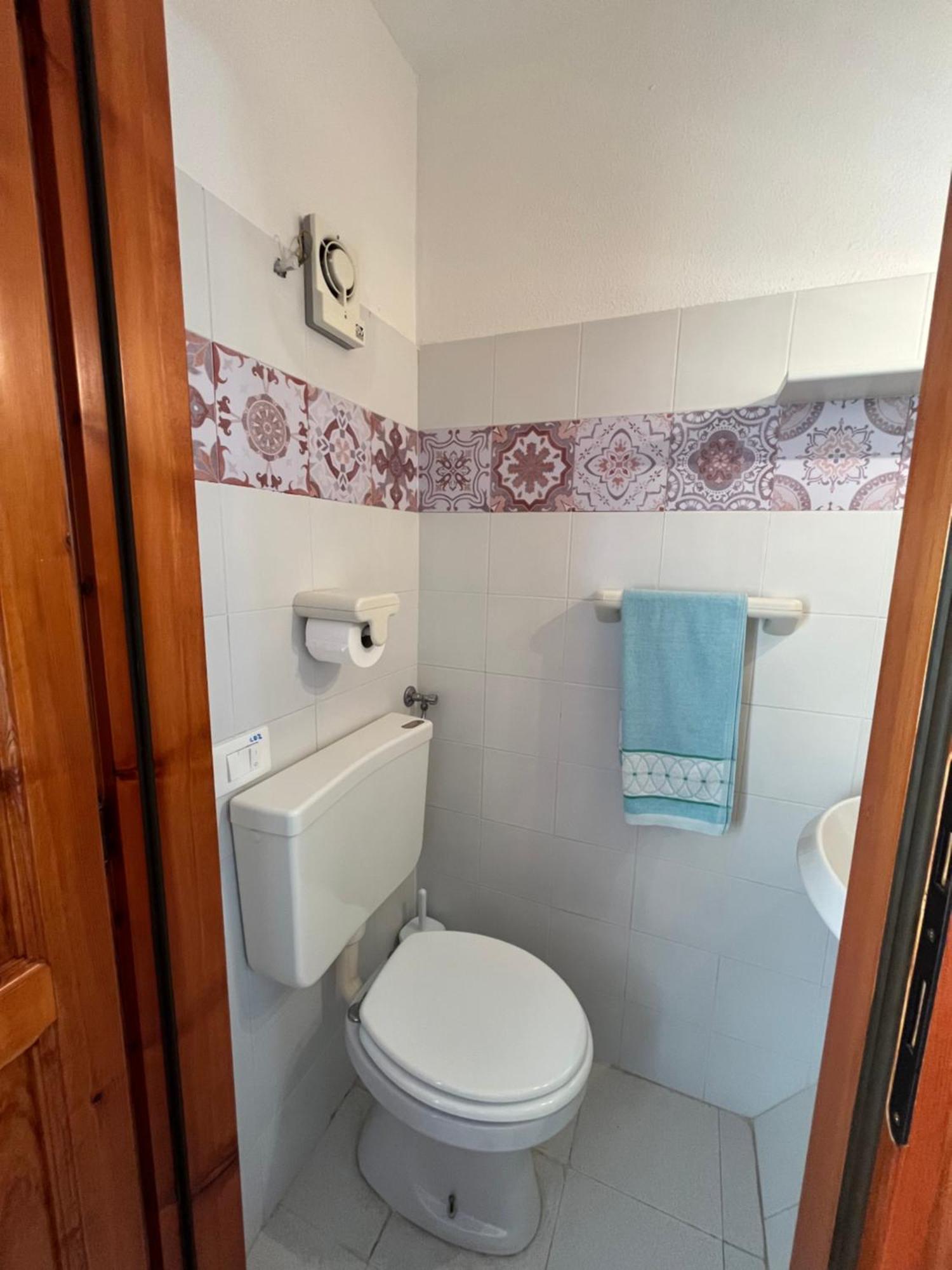 Casa Sviluppata Su Due Piani Con Doppia Veranda E Parcheggio Privato 산테오도로 외부 사진