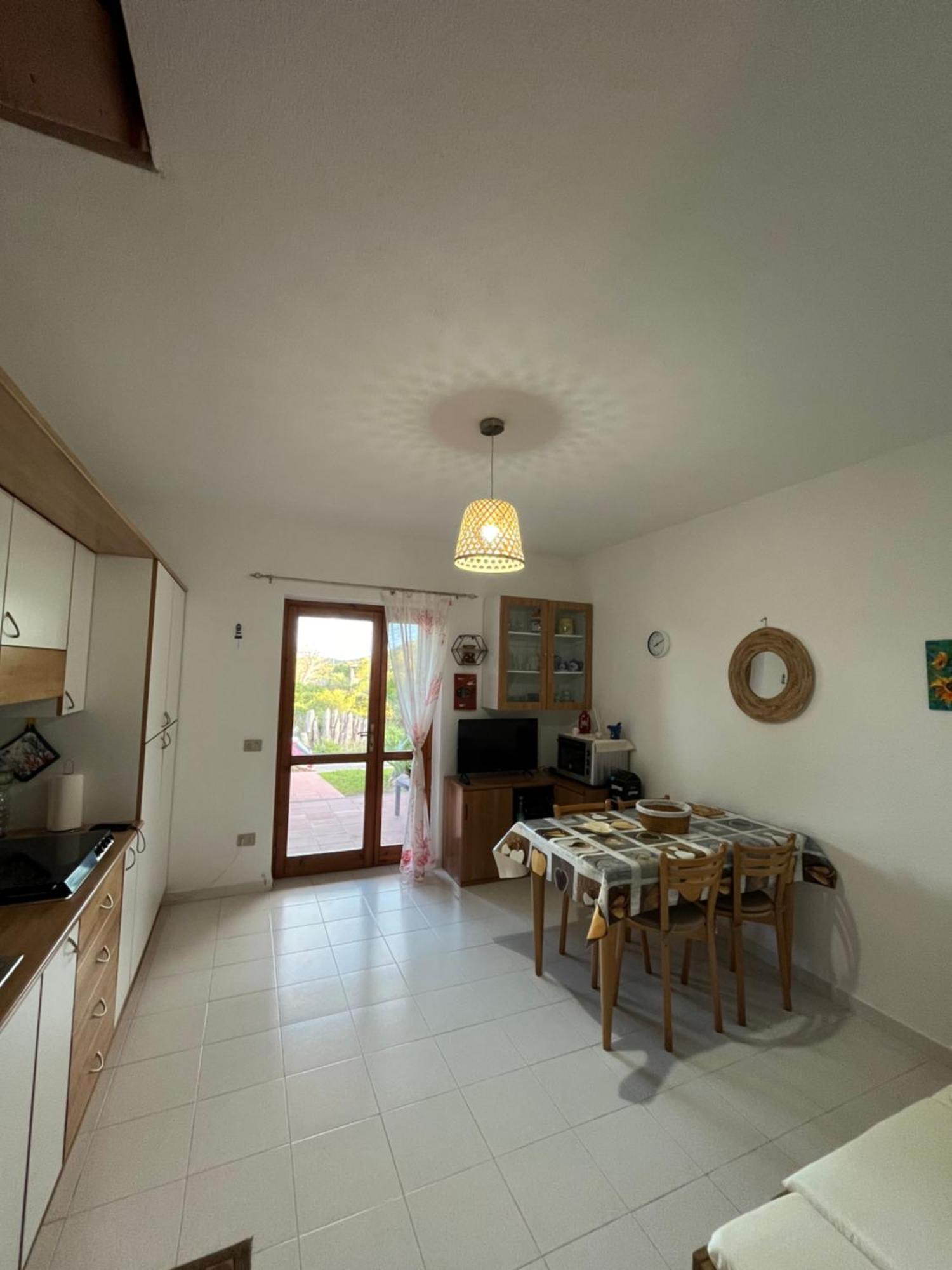 Casa Sviluppata Su Due Piani Con Doppia Veranda E Parcheggio Privato 산테오도로 외부 사진