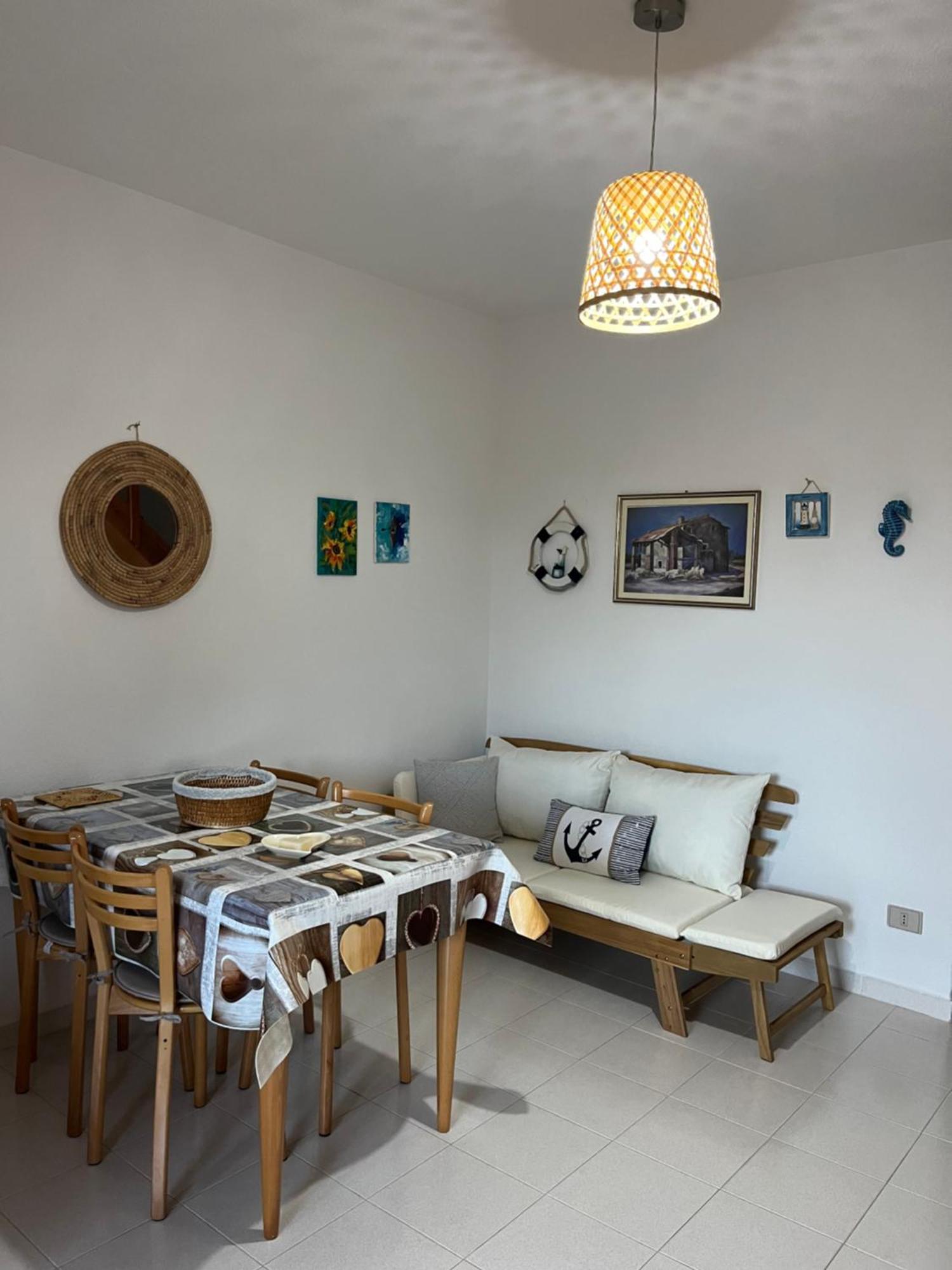 Casa Sviluppata Su Due Piani Con Doppia Veranda E Parcheggio Privato 산테오도로 외부 사진
