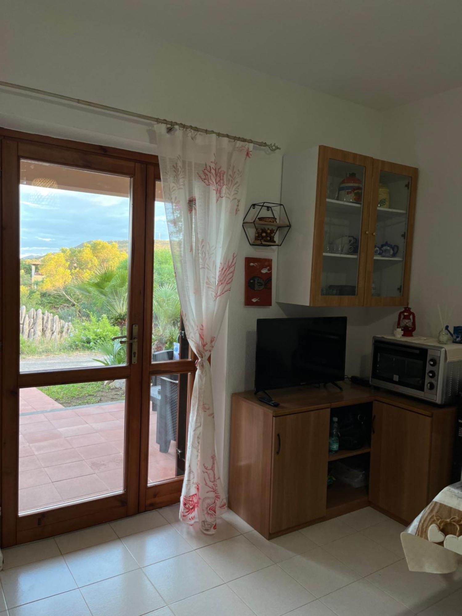Casa Sviluppata Su Due Piani Con Doppia Veranda E Parcheggio Privato 산테오도로 외부 사진